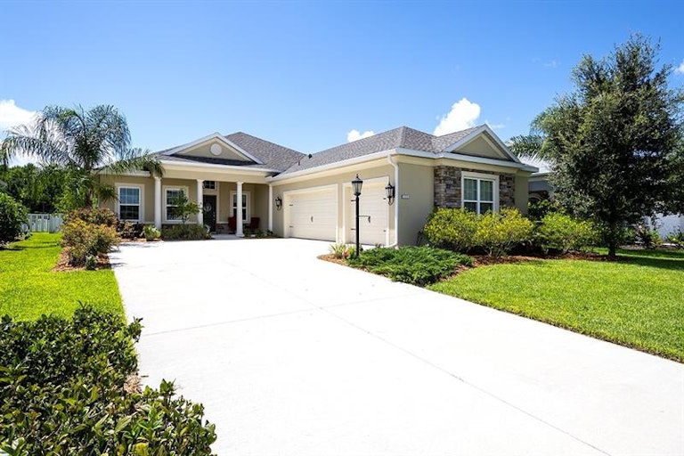 Photo 1 of 39 - 1124 Thornbury Dr, Parrish, FL 34219