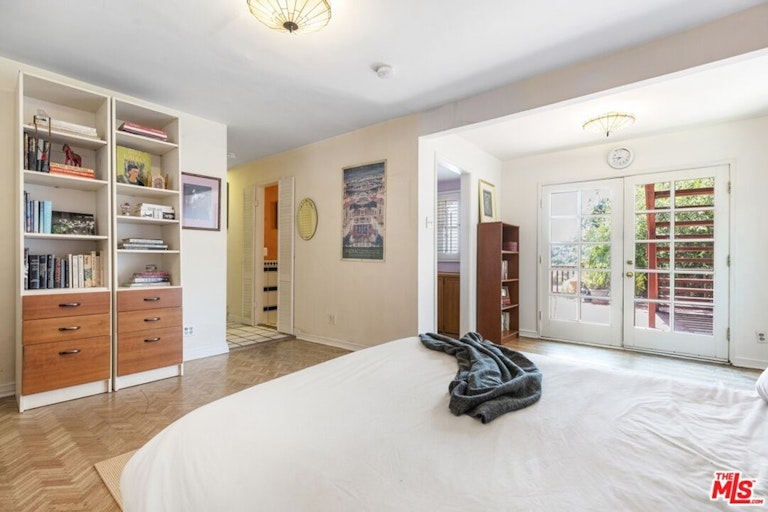 Photo 28 of 49 - 723 Sunnyhill Dr, Los Angeles, CA 90065