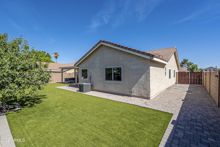 Photo 37 of 39 - 901 W Juanita Ave, Gilbert, AZ 85233