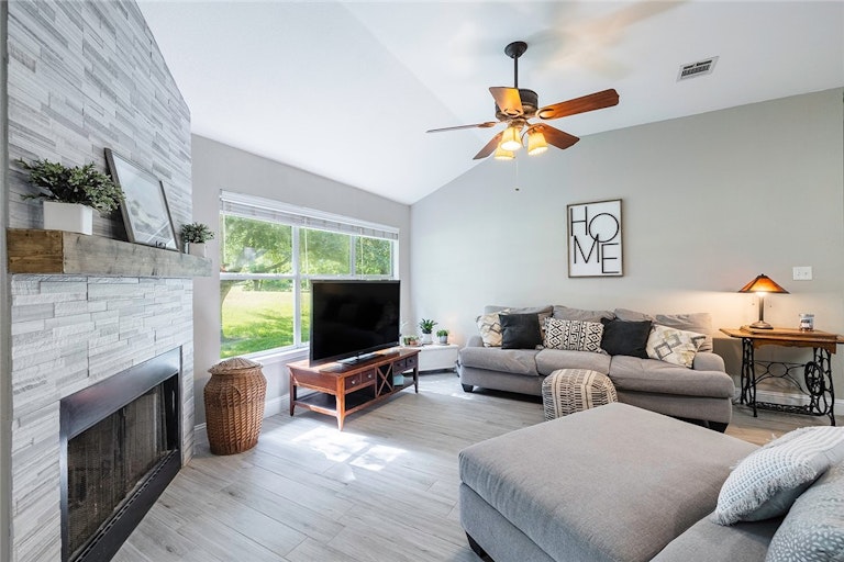 Photo 22 of 40 - 21004 Apache Plum Ln, Pflugerville, TX 78660