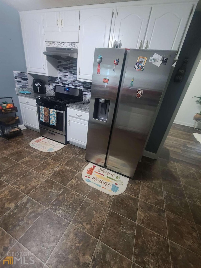 Photo 11 of 20 - 418 Shenandoah Ct, Winder, GA 30680