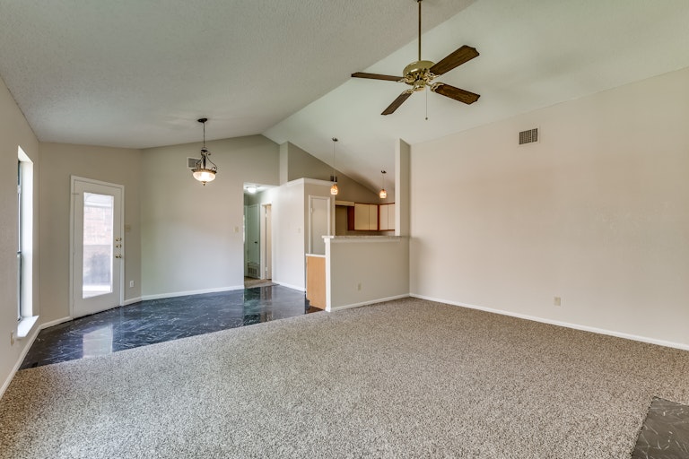 Photo 9 of 26 - 1016 Mapleleaf Ln, Coppell, TX 75019