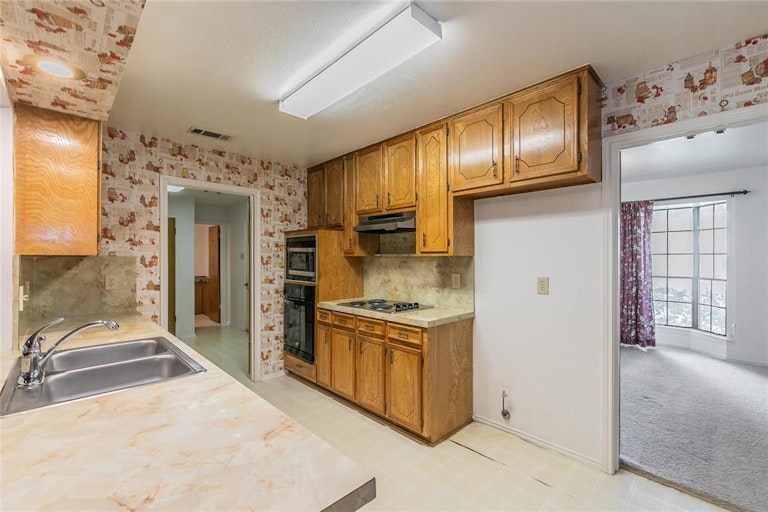 Photo 9 of 32 - 700 Clearman Dr, Crandall, TX 75114