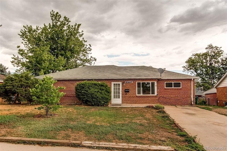 Photo 25 of 25 - 840 Tucson St, Aurora, CO 80011