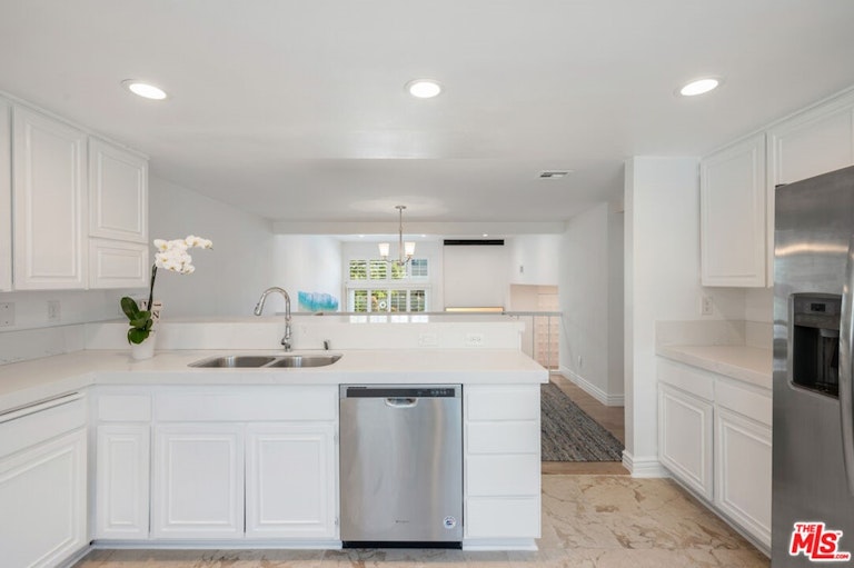 Photo 10 of 38 - 13238 Fiji Way Unit B, Marina Del Rey, CA 90292