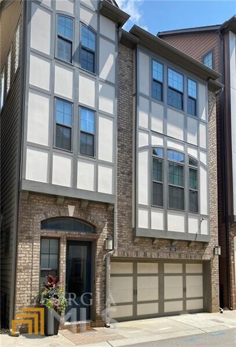 Photo 1 of 36 - 589 Broadview Pl NE, Atlanta, GA 30324
