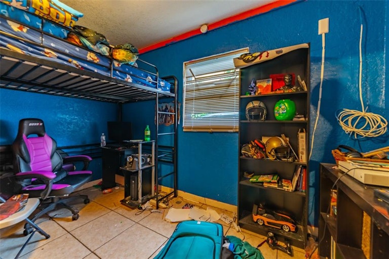 Photo 17 of 51 - 6704 50th Ave N, Saint Petersburg, FL 33709