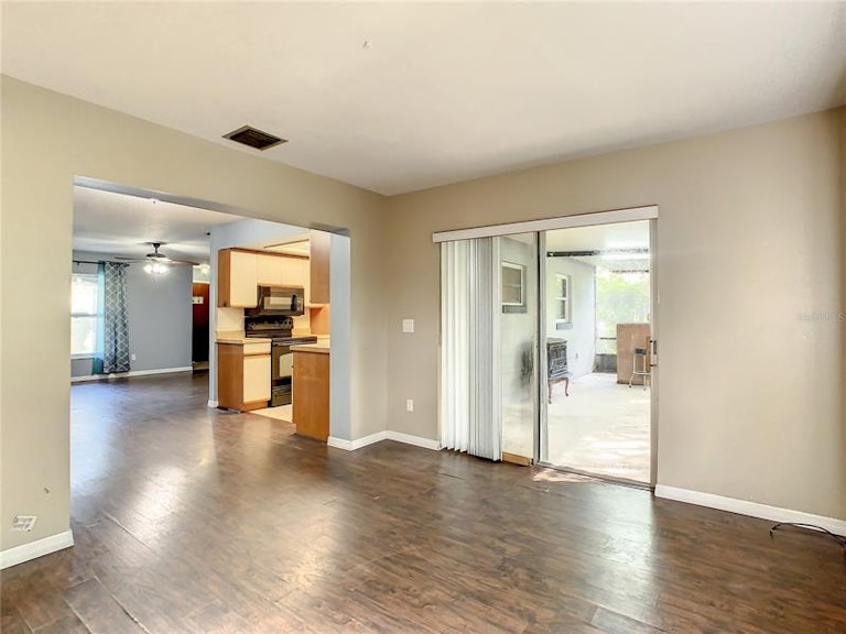 Photo 15 of 33 - 455 Sunrise Dr, Casselberry, FL 32707