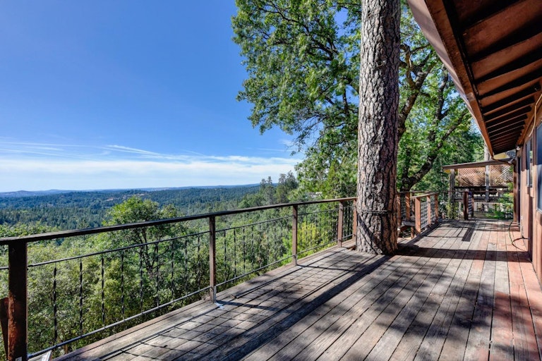 Photo 4 of 33 - 1733 Country Club Dr, Placerville, CA 95667