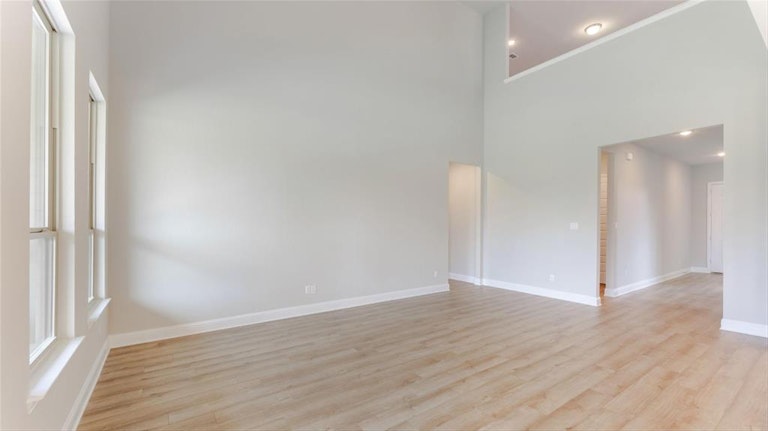 Photo 11 of 28 - 2260 High Plain Ln, Waxahachie, TX 75167
