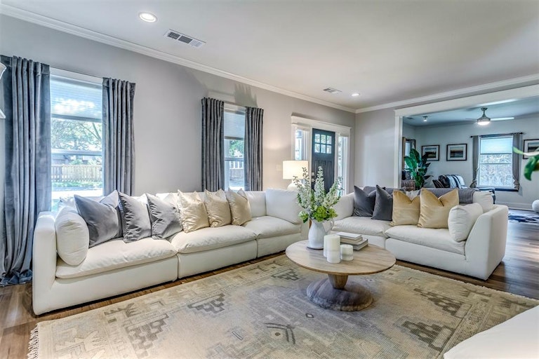 Photo 8 of 38 - 405 N Bradley St, McKinney, TX 75069