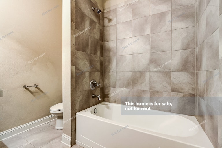 Photo 36 of 47 - 11325 Glenlaurel Estates Dr, Jacksonville, FL 32257
