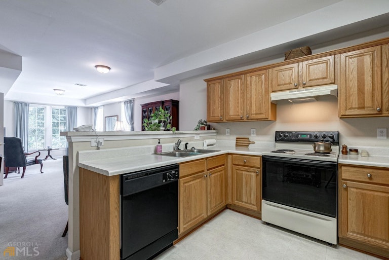 Photo 31 of 42 - 1450 Water Shine Way, Snellville, GA 30078
