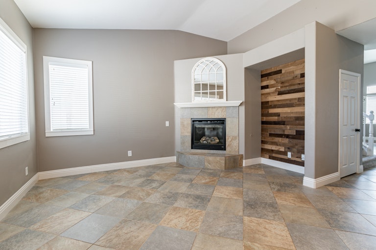 Photo 5 of 26 - 7406 Muir Ct, Highland, CA 92346