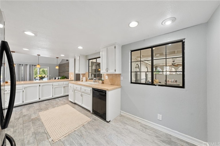 Photo 22 of 41 - 23725 Schooner Dr, Canyon Lake, CA 92587