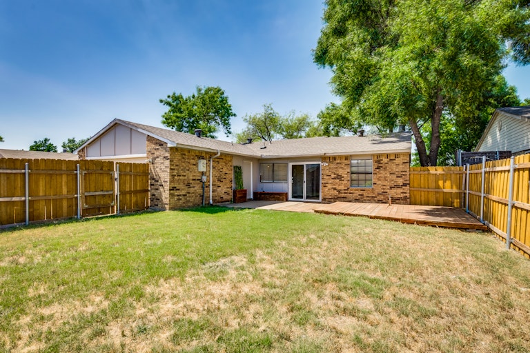Photo 4 of 27 - 5717 Truitt St, The Colony, TX 75056
