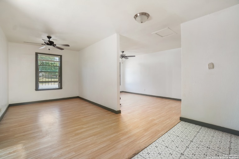 Photo 10 of 21 - 850 Hammond Ave, San Antonio, TX 78210