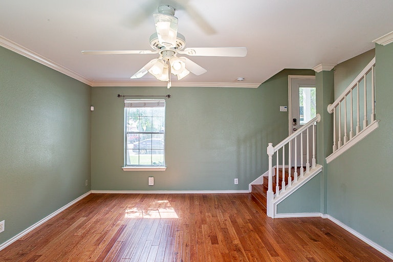 Photo 3 of 16 - 702 Claude W Black, San Antonio, TX 78203