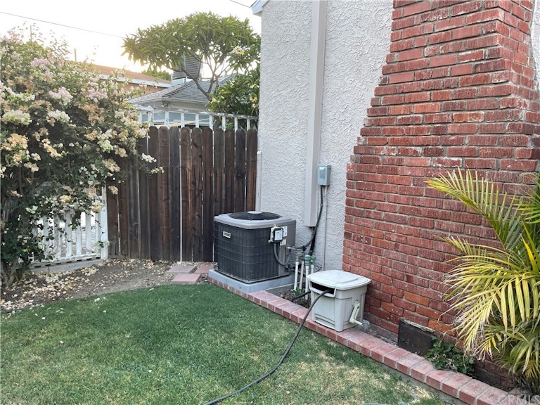 Photo 4 of 16 - 13422 Walnut St, Whittier, CA 90602