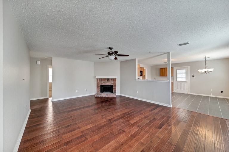 Photo 5 of 24 - 652 Granite Ridge Dr, Fort Worth, TX 76179