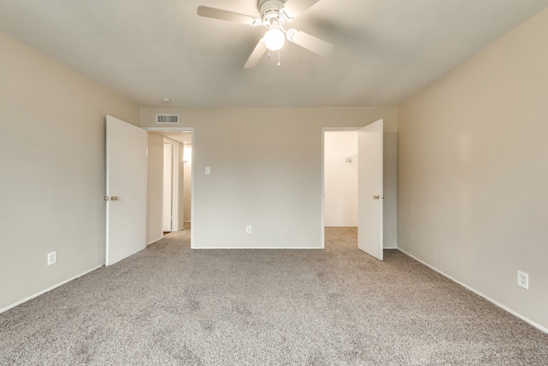 Photo 14 of 27 - 7302 Christie Ln, Dallas, TX 75249