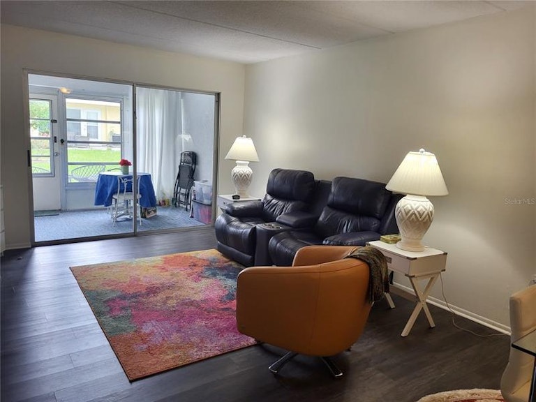 Photo 9 of 23 - 1020 Deleon Dr #101, Dunedin, FL 34698