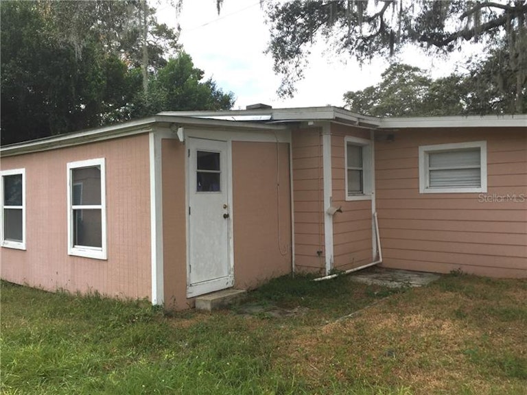 Photo 3 of 12 - 10207 N 21st St, Tampa, FL 33612