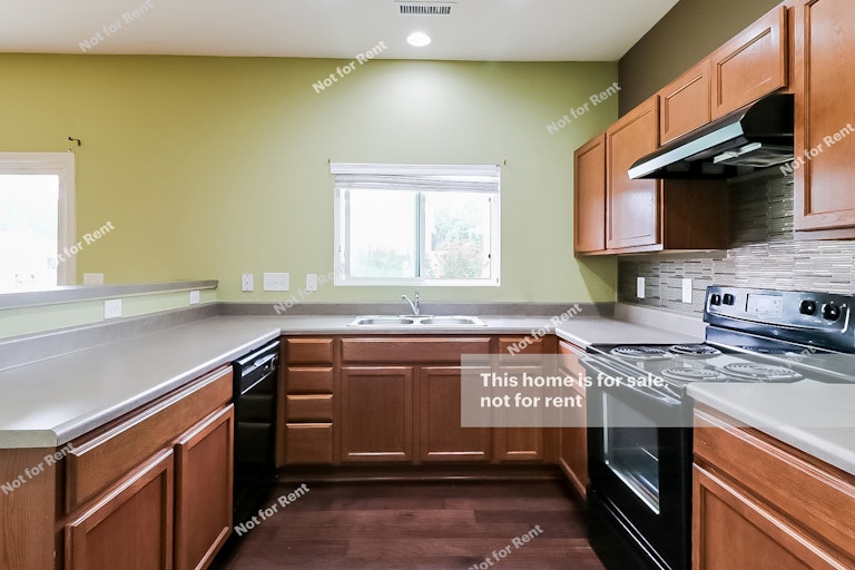 Photo 10 of 26 - 526 Kerriann Ln, Clayton, NC 27520