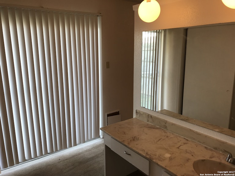 Photo 13 of 17 - 14227 Ridge Meadow Dr, San Antonio, TX 78233