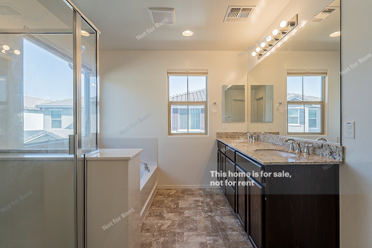 Photo 6 of 21 - 2826 N 73rd Dr, Phoenix, AZ 85035