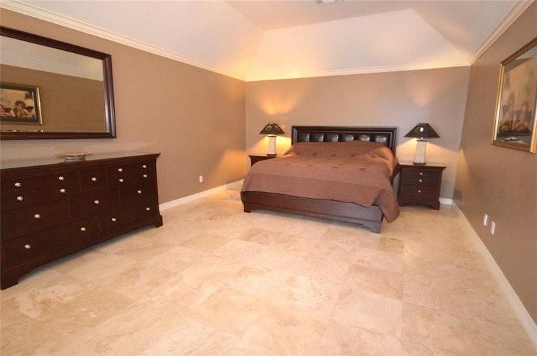 Photo 19 of 44 - 5003 Kingsland Ct, Sugar Land, TX 77479