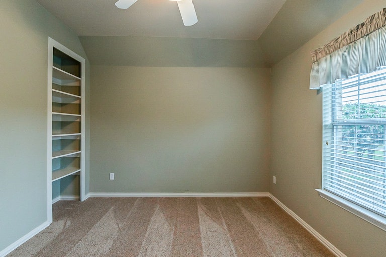 Photo 29 of 41 - 1900 Winchester St, McKinney, TX 75070