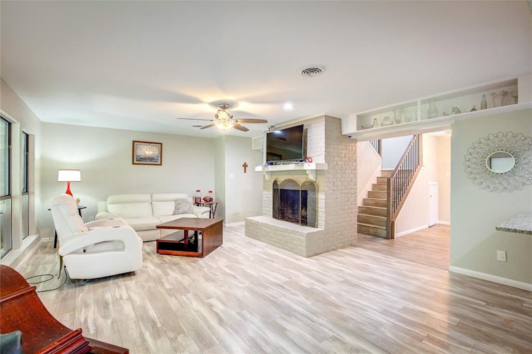 Photo 12 of 39 - 2914 Starboard Dr, Rockwall, TX 75087