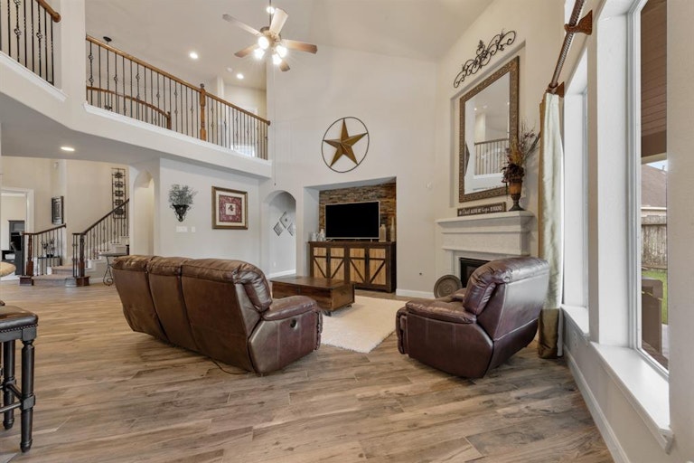 Photo 9 of 39 - 333 Grand Creek Dr, League City, TX 77573