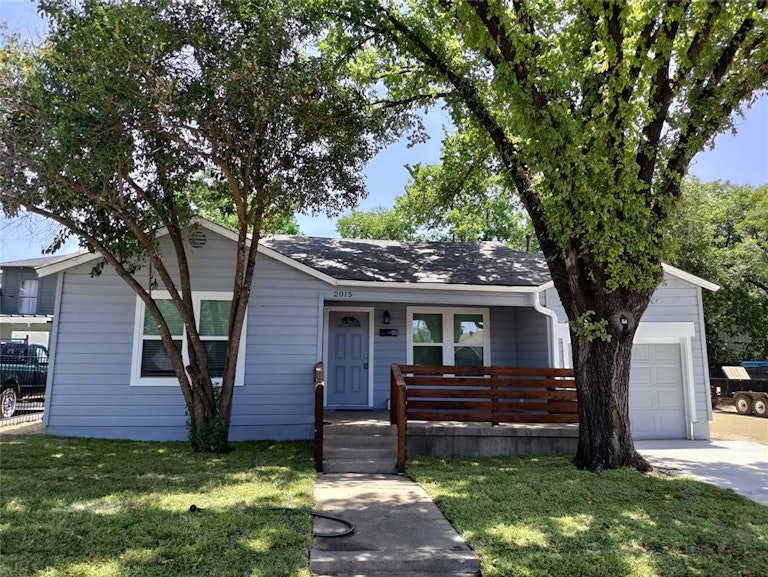 Photo 1 of 13 - 2015 May St, Fort Worth, TX 76110