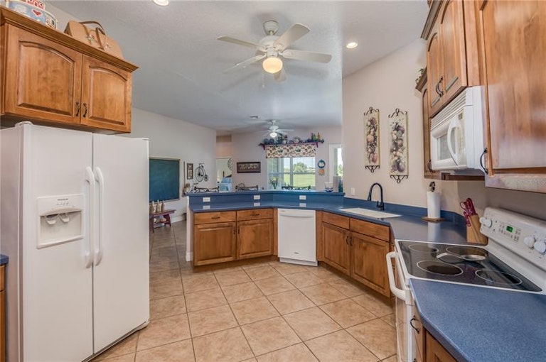 Photo 11 of 33 - 5851 Effie Dr, Apopka, FL 32712