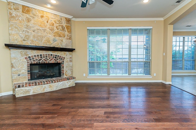Photo 10 of 37 - 4712 Eddleman Dr, Fort Worth, TX 76244