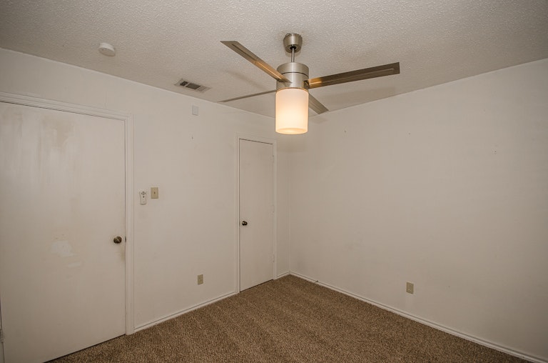 Photo 9 of 21 - 2009 Pat Ln, Carrollton, TX 75006