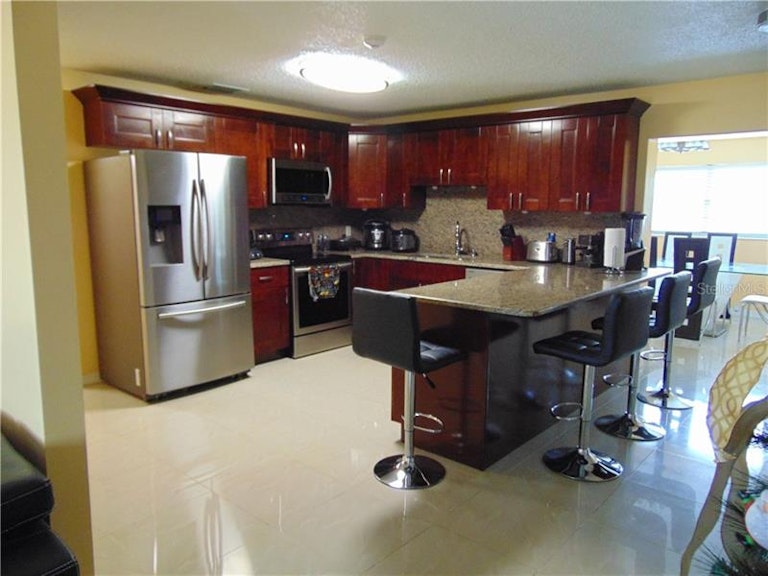 Photo 4 of 20 - 6608 W Knights Griffin Rd, Plant City, FL 33565