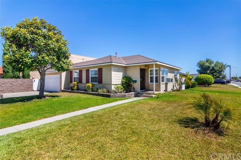 Photo 1 of 33 - 11012 Bunker Hill Dr, Los Alamitos, CA 90720
