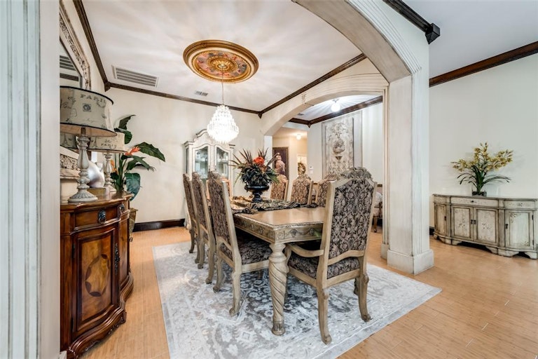 Photo 9 of 39 - 2608 Valencia Ln, Denton, TX 76210