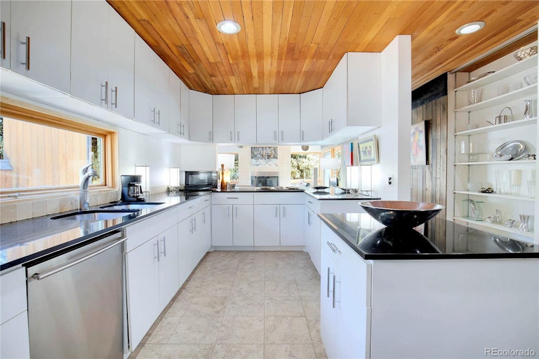 Photo 18 of 39 - 9630 E Powers Pl, Greenwood Village, CO 80111