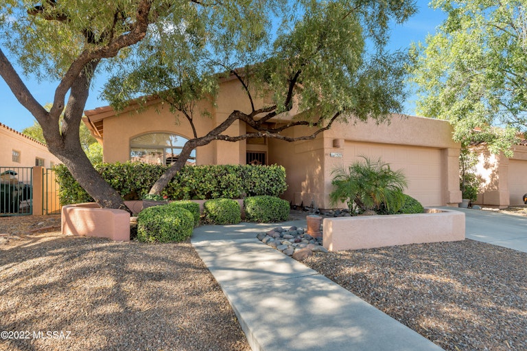 Photo 1 of 41 - 1527 W Sand Pebble Dr, Tucson, AZ 85737