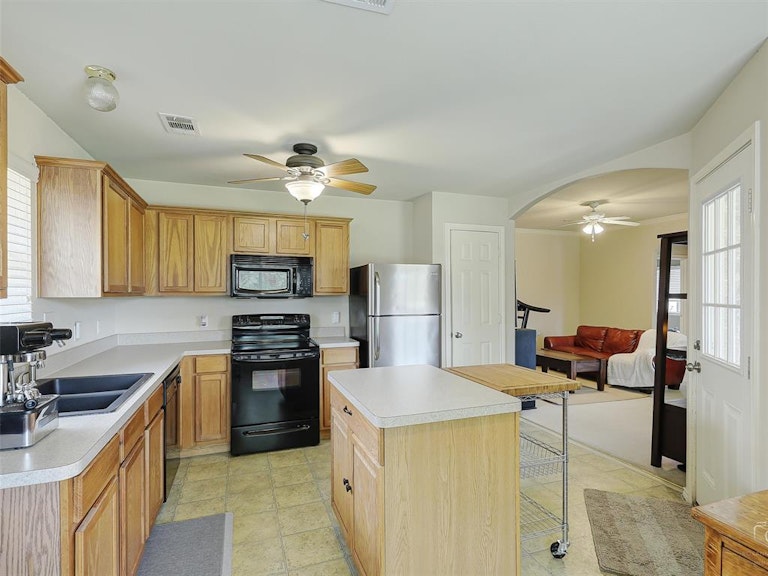 Photo 6 of 20 - 117 Magnolia St, Anna, TX 75409