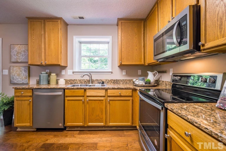 Photo 25 of 46 - 5 Ingram Ct, Durham, NC 27713