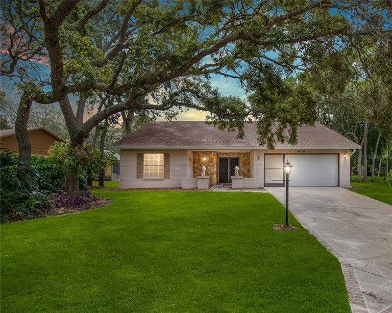 Photo 3 of 65 - 6144 Muirfield Ct, Spring Hill, FL 34606