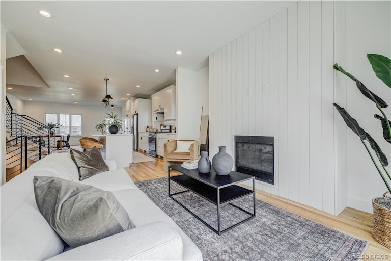 Photo 14 of 40 - 3422 S Grant St, Englewood, CO 80113