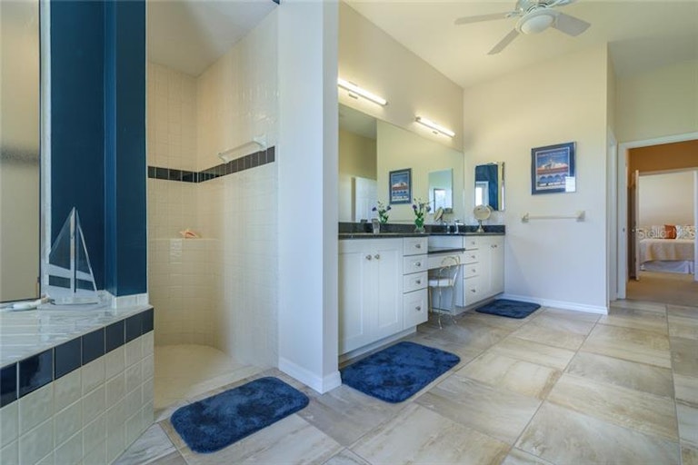 Photo 16 of 25 - 6659 Saint James Xing, University Park, FL 34201