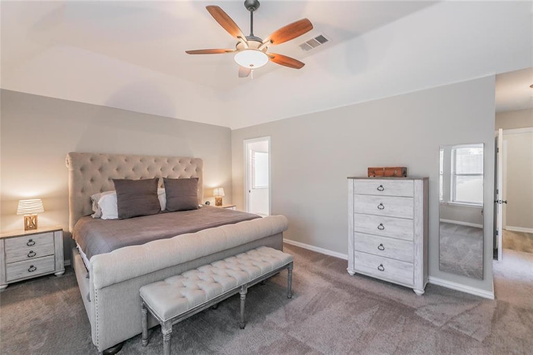 Photo 21 of 40 - 4805 Campfire Ct, Fort Worth, TX 76244