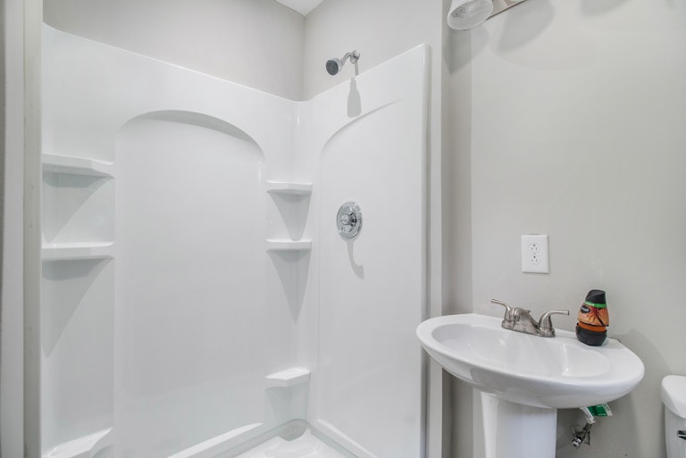 Photo 4 of 16 - 909 White Oaks Cir, Monroe, NC 28112